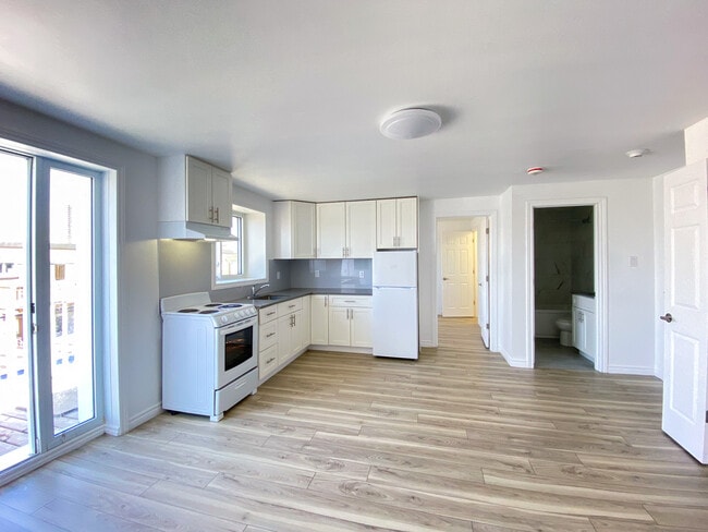 Building Photo - 630 Cummings Ave Unit 305