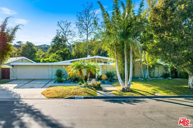 Photo - 30725 Manzano Dr