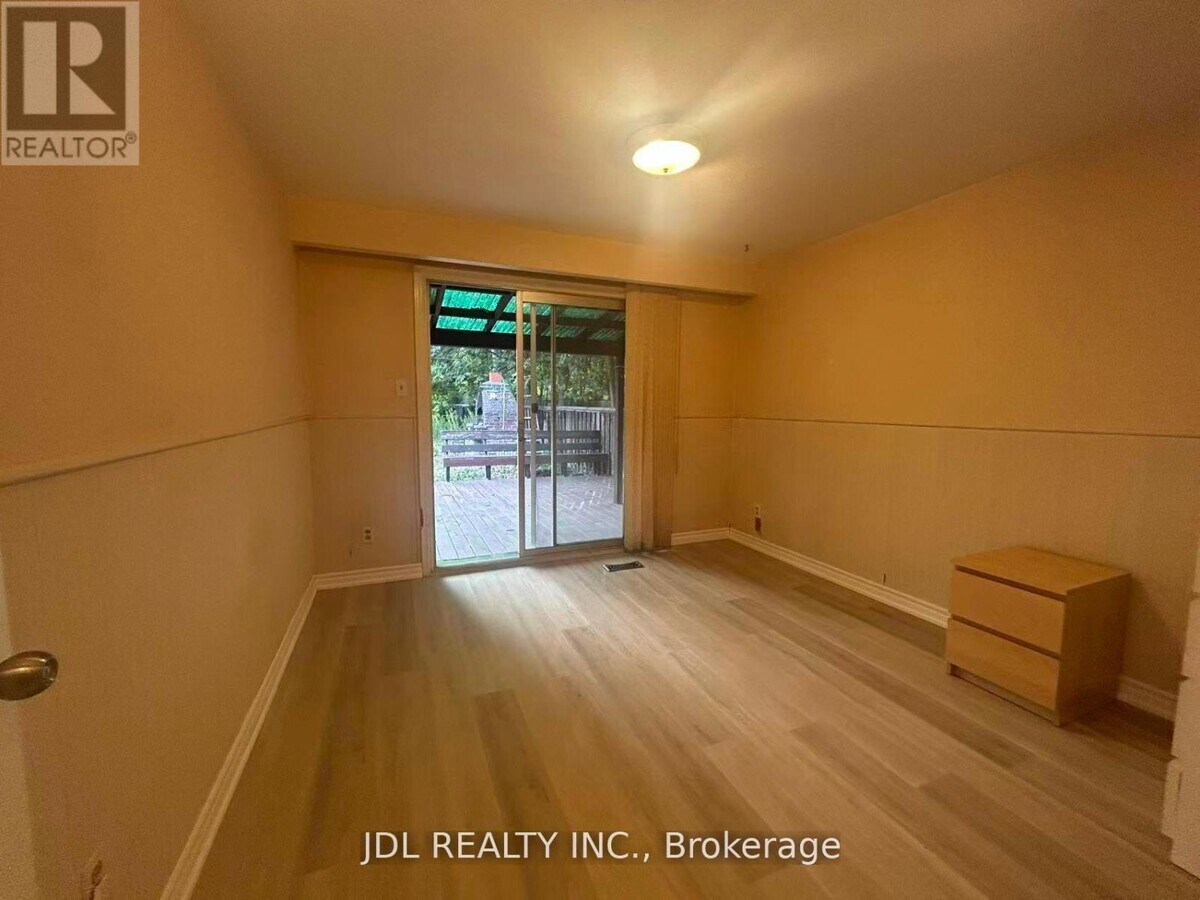 Photo - 3528 Ellesmere Rd