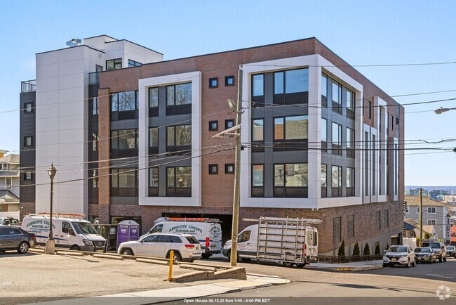 Building Photo - 4525 Bergenwood Ave Unit 406 Rental