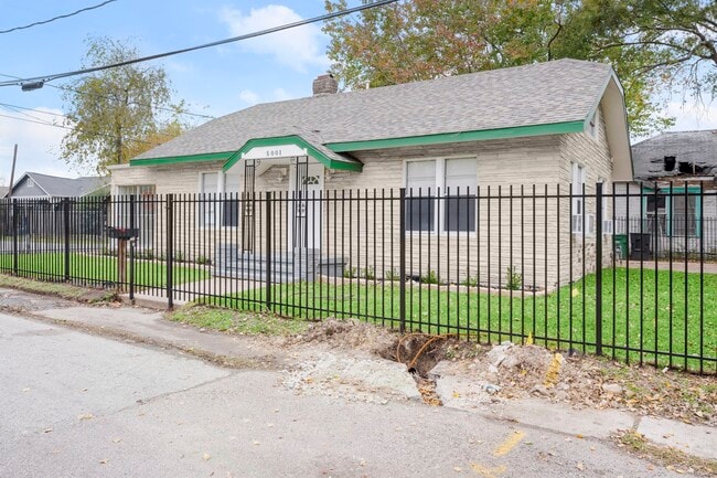 Photo - 5001 McKinney St