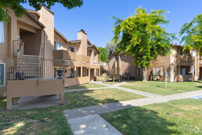 Courtyard - Caldwell Village Apartments