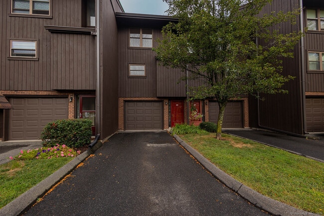Building Photo - 166 Natchaug Dr Unit 166 Rental