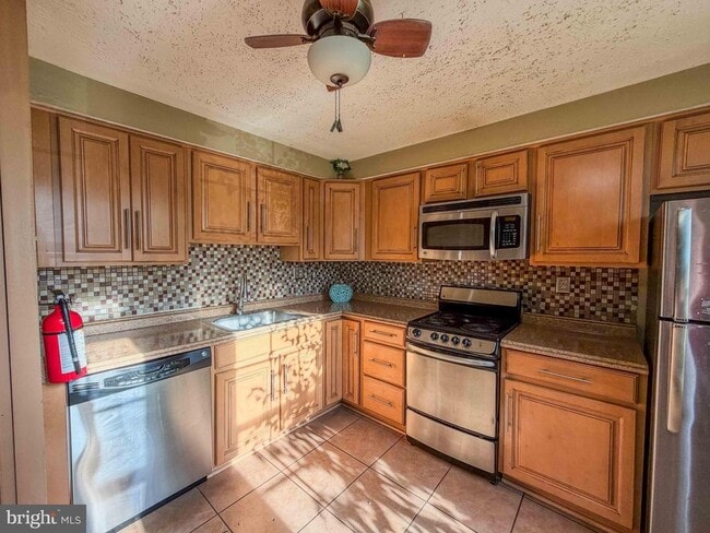 Photo - 58 Vanderbilt Ct