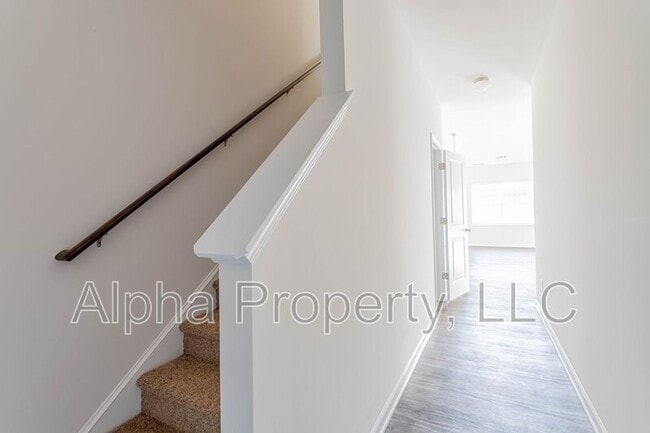 Photo - 34 Moorlyn Ln