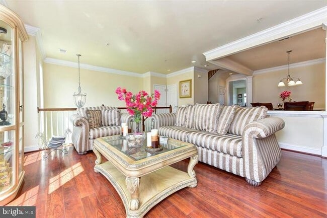 Photo - 20655 Sibbald Square