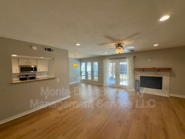 Photo - 7911 Parliament Pl