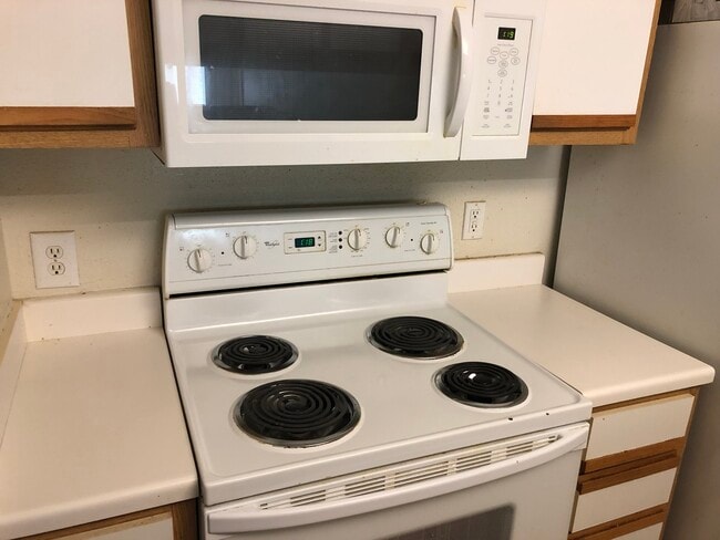 Stove and microwave - 521 Southwest Pky Unit 303 room