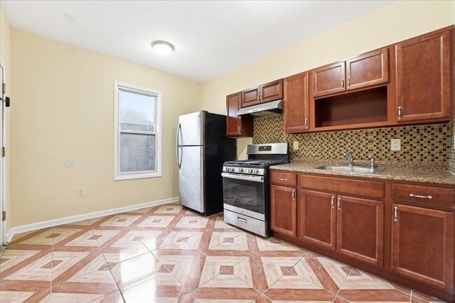 Building Photo - 68 Lexington Ave