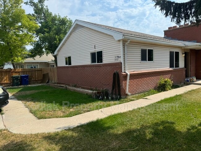 Photo - 3737 3325 W