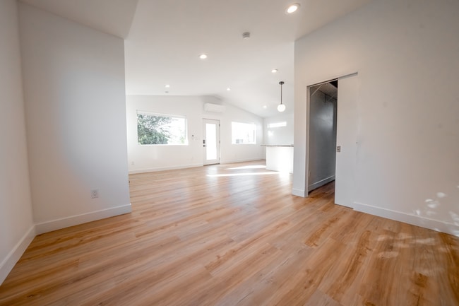 Photo - 1514 E Clarendon Ave