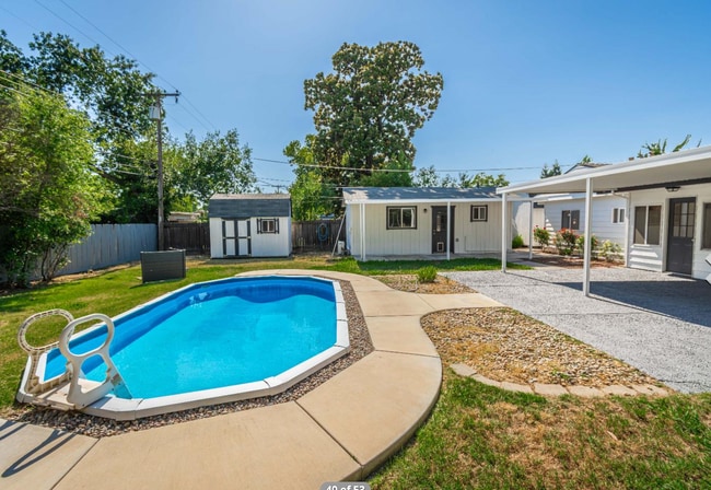 Building Photo - 4/2 + Detached Studio & Pool! One Property... Rental