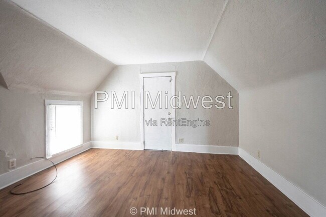 831.5 S Webster St