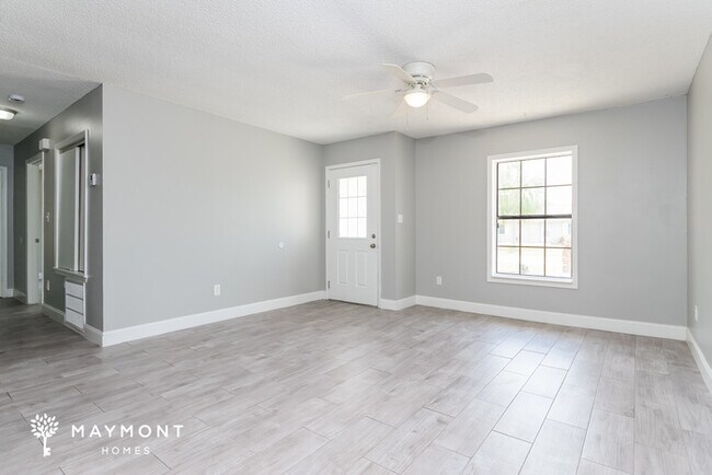 Photo - 621 Deauville Ct