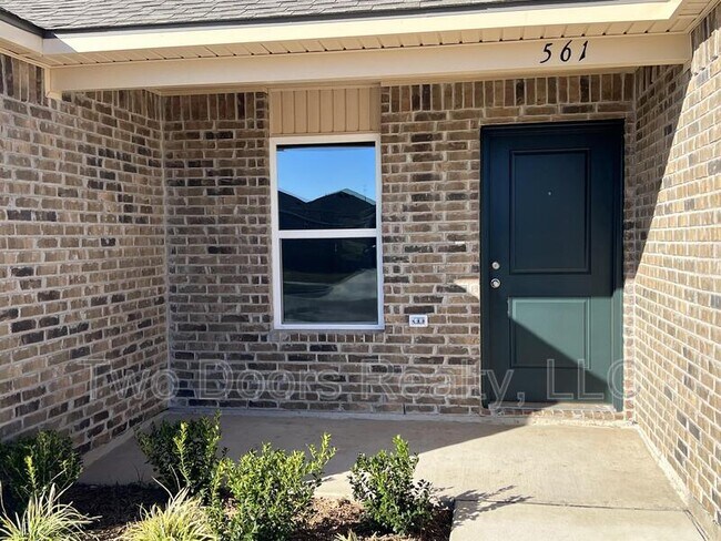 Photo - 561 SE 3rd Ter