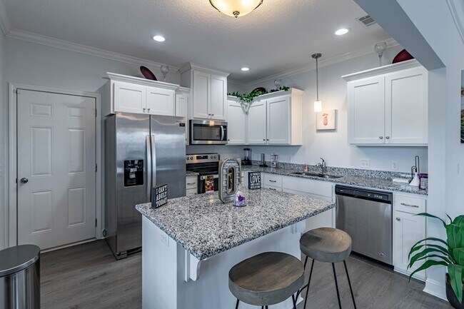 Photo - 260 Rutledge Dr