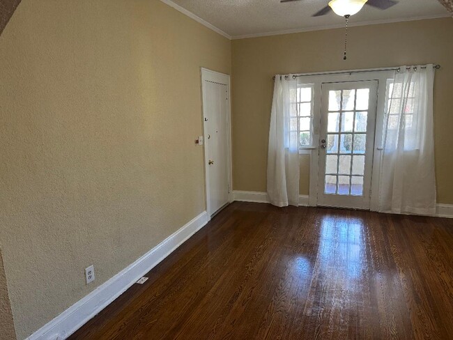 Photo - 2830 Herschel St