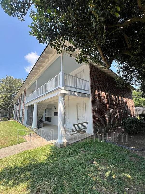 Building Photo - 10438 Jefferson Hwy Unit D