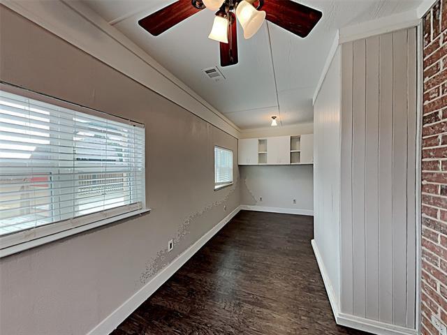 Photo - 551 SW Rand Dr