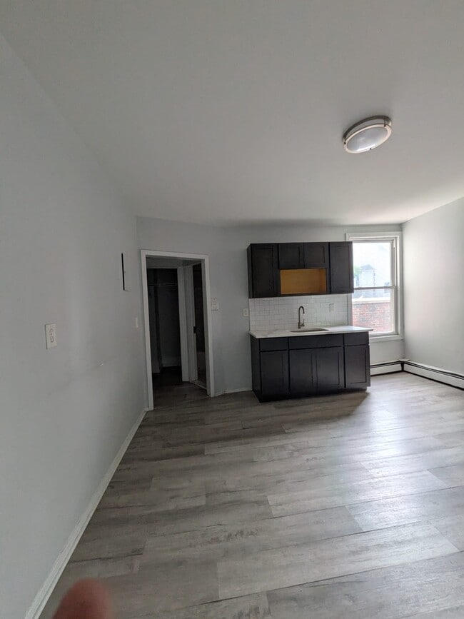 Photo - 970 Broadway