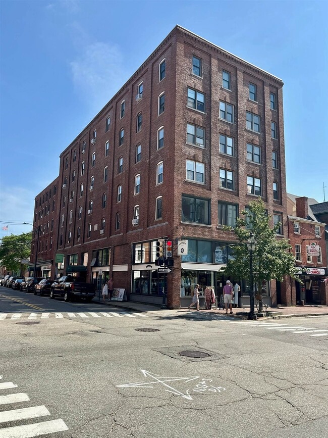 Building Photo - 90 Fleet St Unit 3-2 Rental