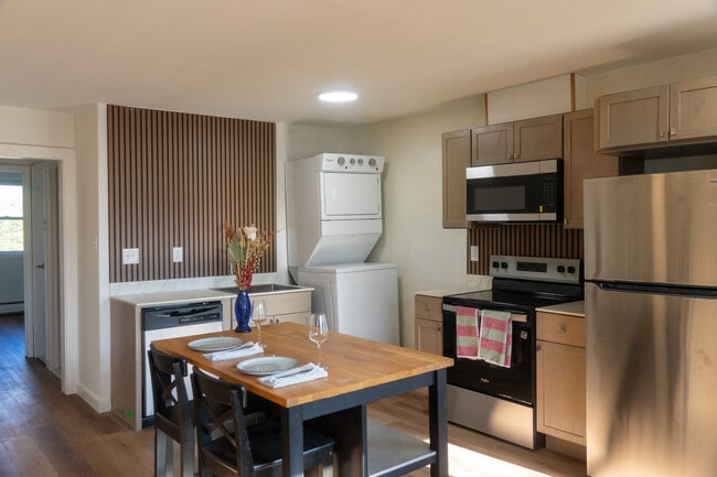 Building Photo - Tremaine Place