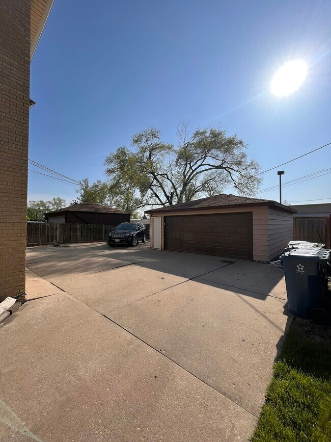 Photo - 278 N Oaklawn Ave Unit 2