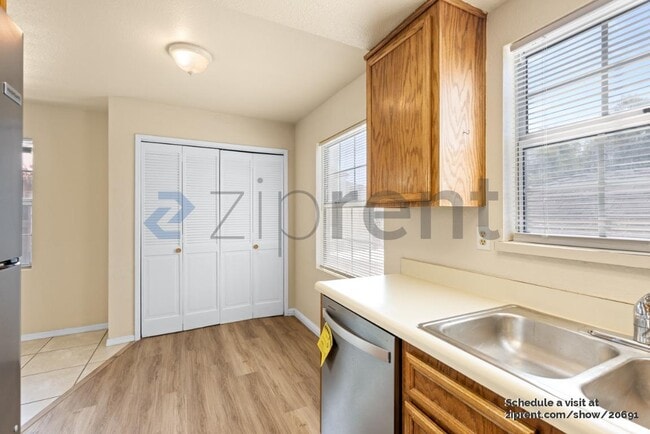 Photo - 399 G St