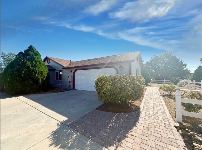 Building Photo - 821 Village Cir
