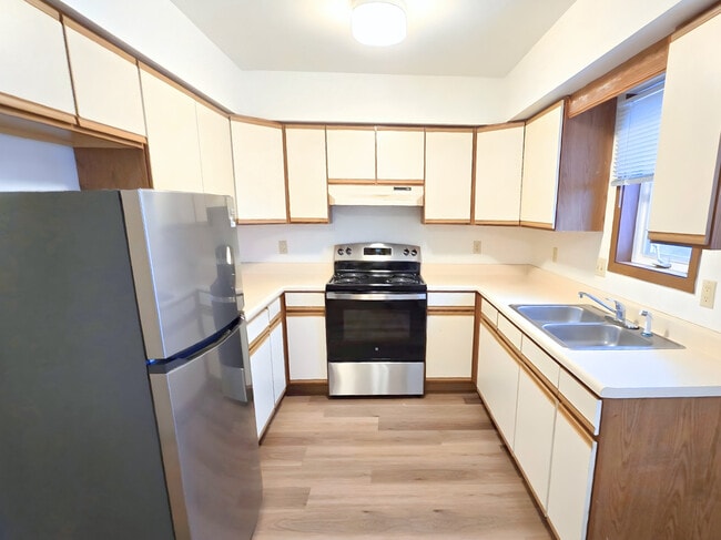 Building Photo - Dane Townhomes