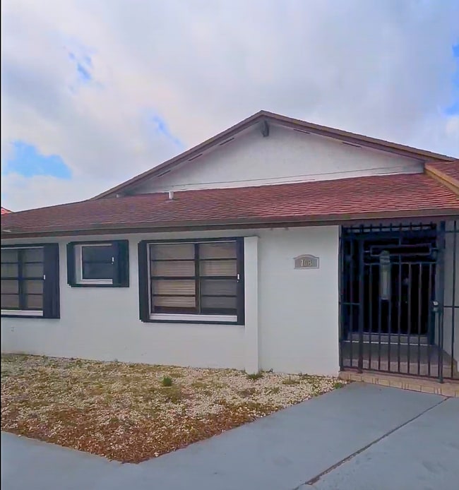 Building Photo - 703 SW 100th Court Cir Rental