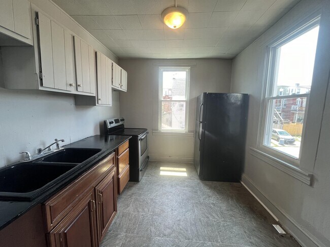 714 W Poplar St Unit 2