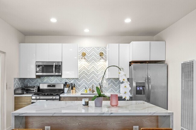 Photo - 5010 Gary St