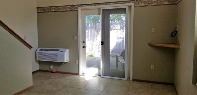 Photo - 1015 S Juniper Dr Unit 1015#D
