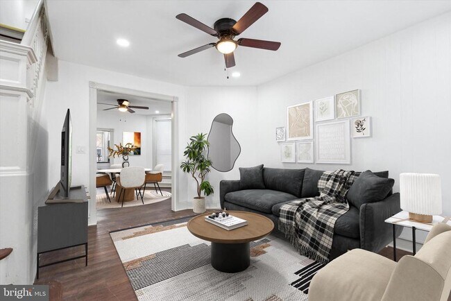 Photo - 5551 Addison St