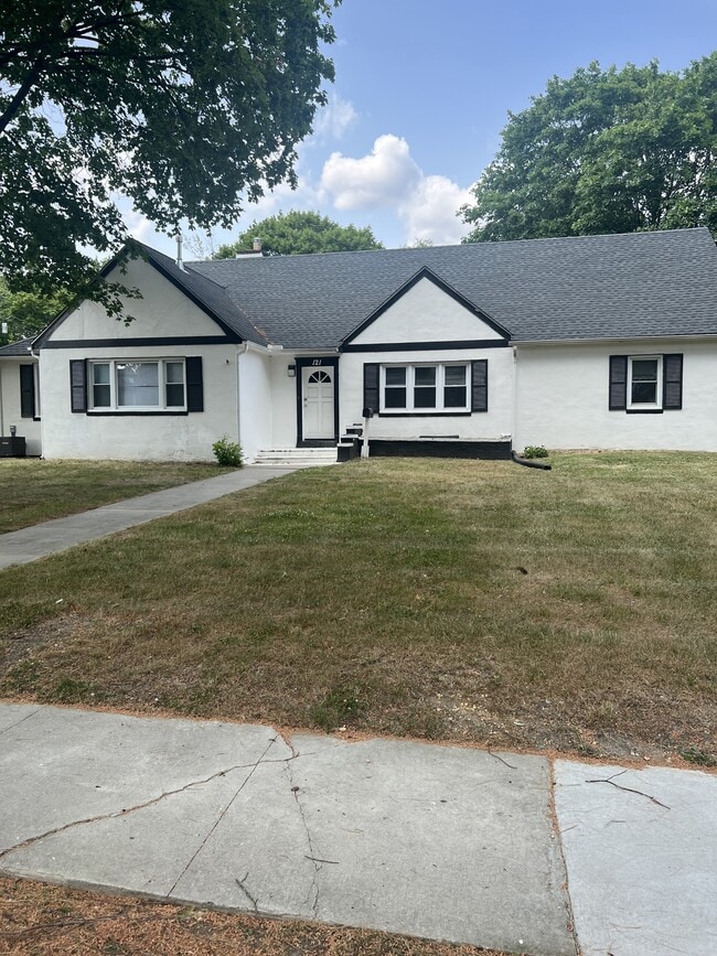 Building Photo - 121 University Blvd Rental