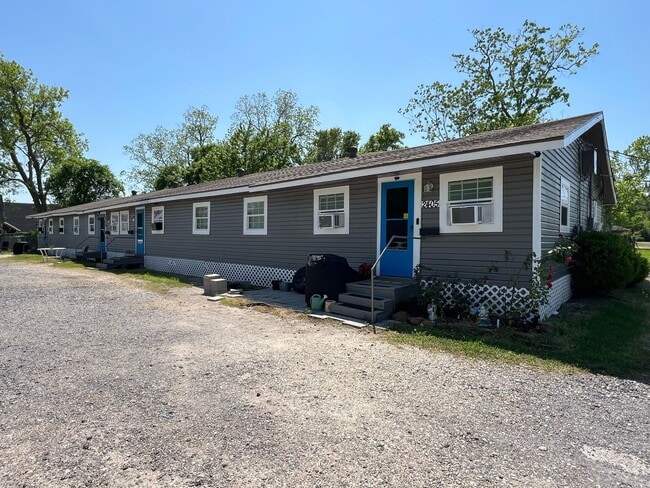 Building Photo - 2405 Franklin St