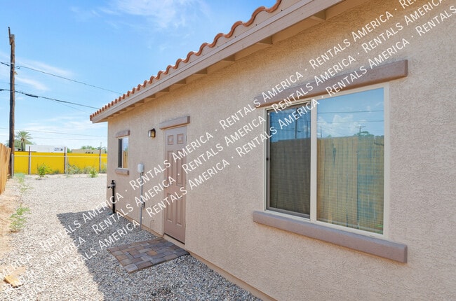 Photo - 820 E 35th St