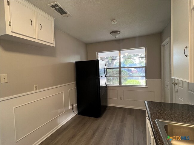 Photo - 4612 Camellia Ln