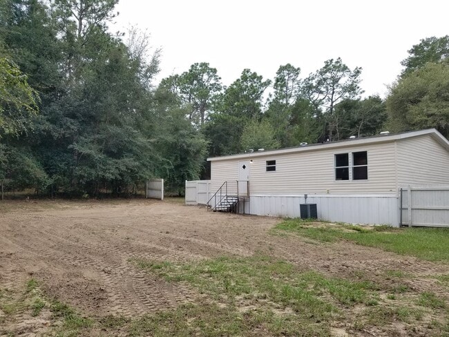Photo - 3 Bed 2 Bath w/ HUGE screen porch on partially FENCED 1/3 Acre!