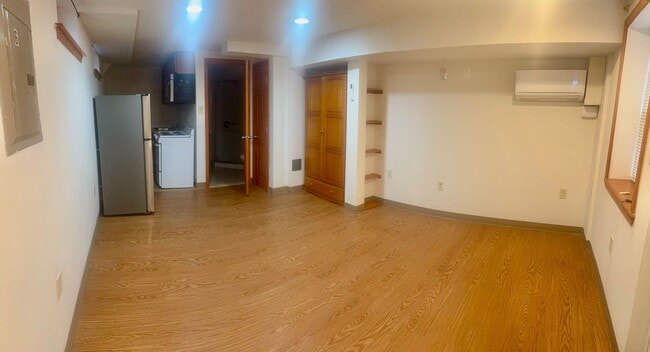 Building Photo - 1405 Whittier St NW Unit 6