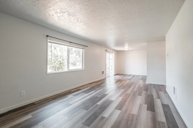 Photo - 3609 White Oak Ct NE