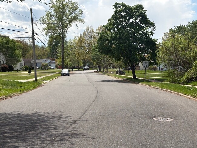 Street Scene - 108 Crider Ave Unit 108
