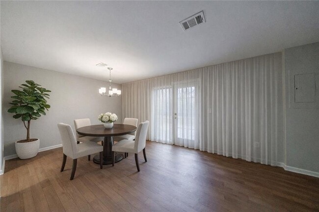 Photo - 1960 Hamilton Pl SE