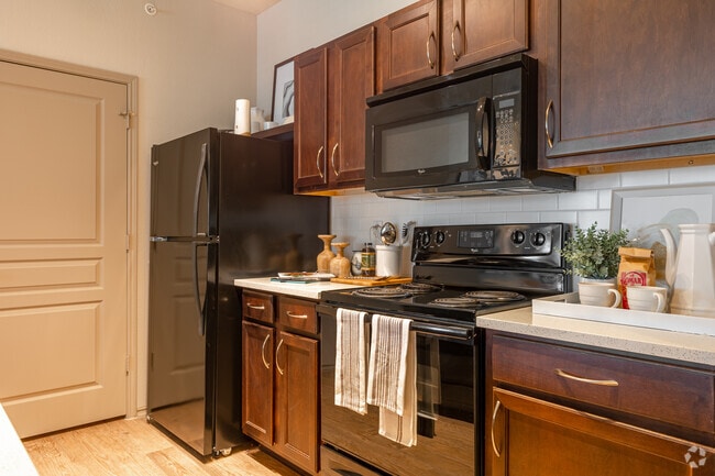 2BR, 2BA - Kitchen