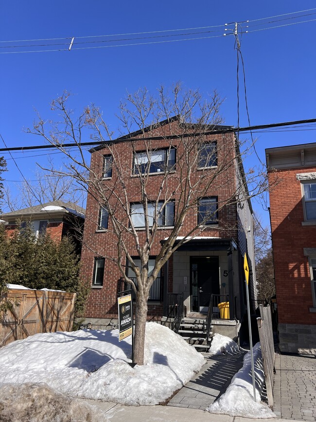 Building Photo - 59 Concord St N