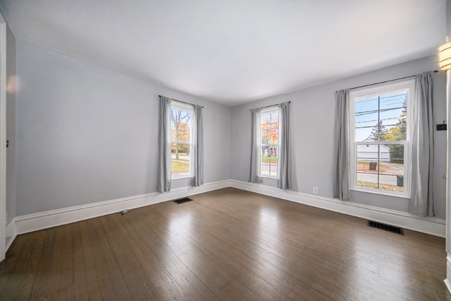 Photo - 212 Kilbuck St E