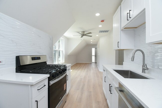 Photo - 1431 N Campbell Ave Unit 2R