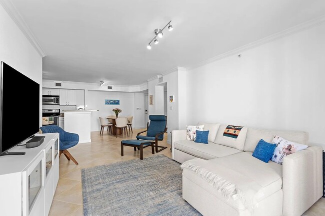 Living room - 1801 N Flagler Dr Unit 303