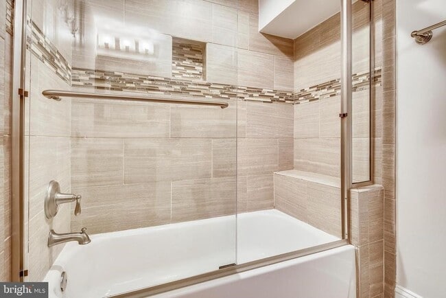 Building Photo - 905 Quackenbos St NW